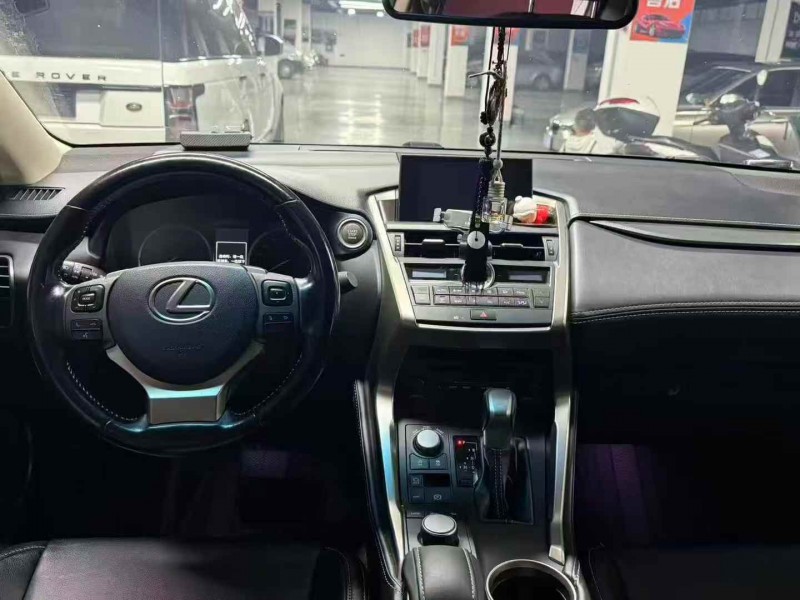 曲靖17年雷克萨斯NX6