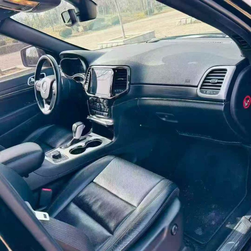 济宁21年Jeep大切诺基6