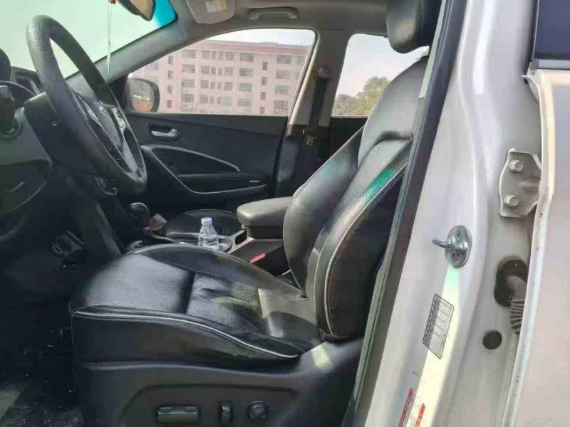 岳阳17年现代新胜达4