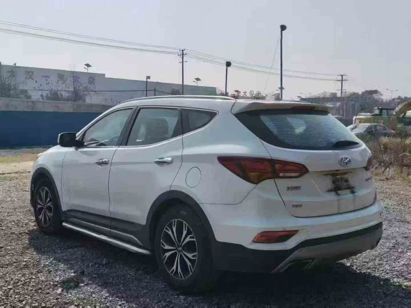 岳阳17年现代新胜达7