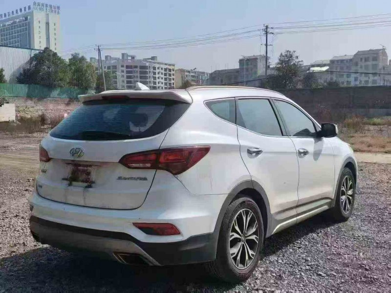 岳阳17年现代新胜达8