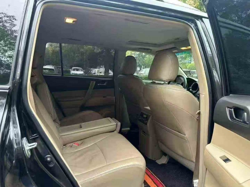 岳阳12年丰田汉兰达3