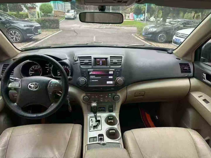 岳阳12年丰田汉兰达4