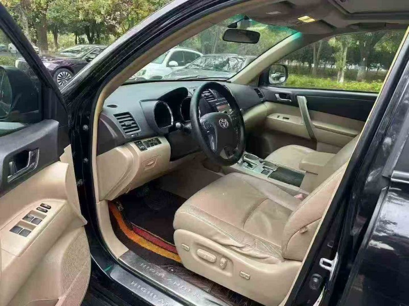 岳阳12年丰田汉兰达7