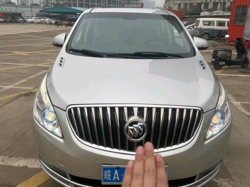 武汉16年别克君威1