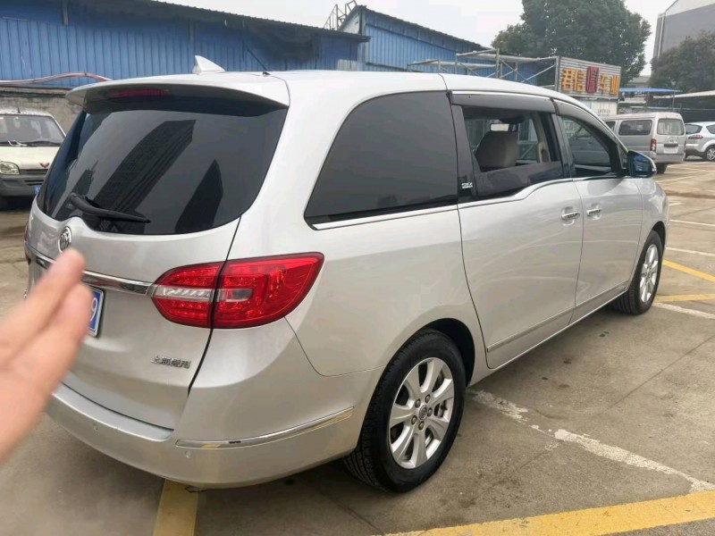 武汉16年别克君威4