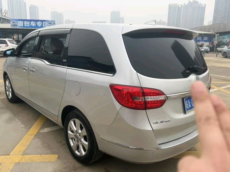 武汉16年别克君威5