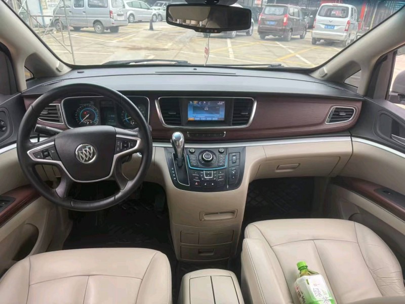 武汉16年别克君威7