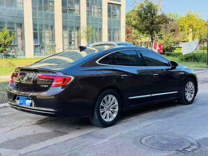 济宁17年别克君越8