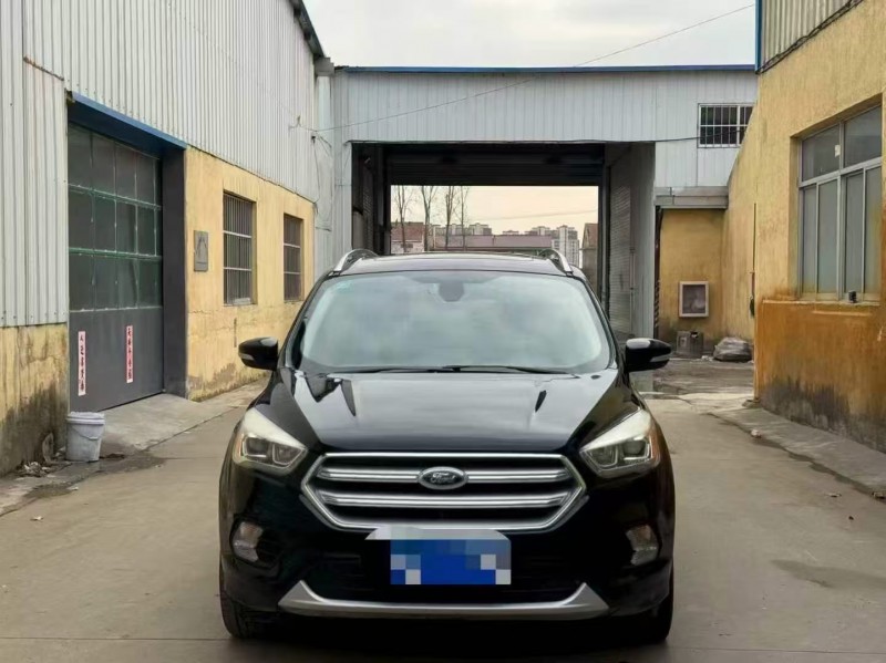 青岛17年福特翼虎1