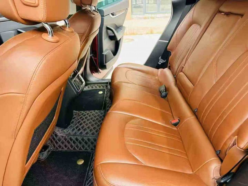 济宁18年玛莎拉蒂Levante5