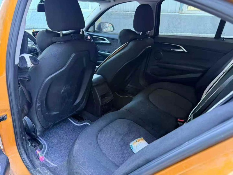 济宁17年宝马1系5