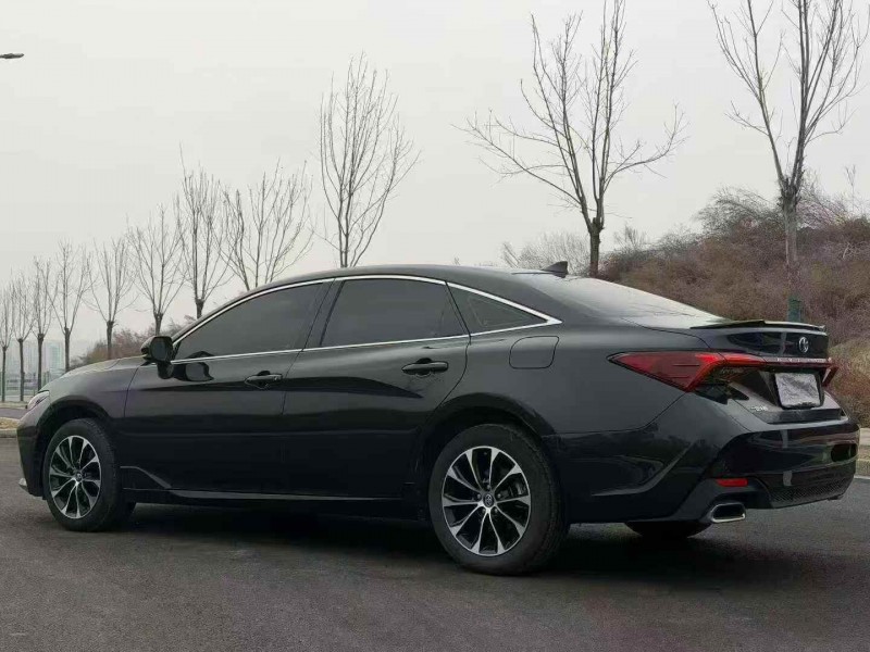 唐山23年丰田亚洲龙8