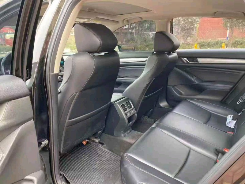 济宁23年本田雅阁6