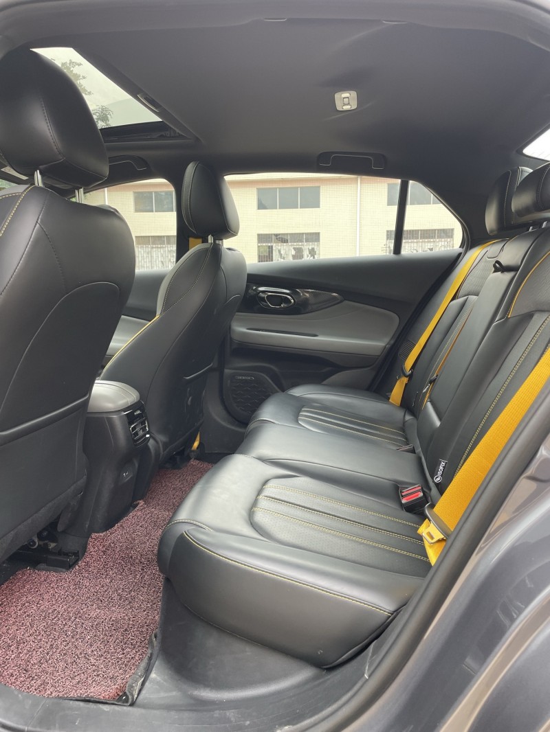 中山22年传祺影豹5