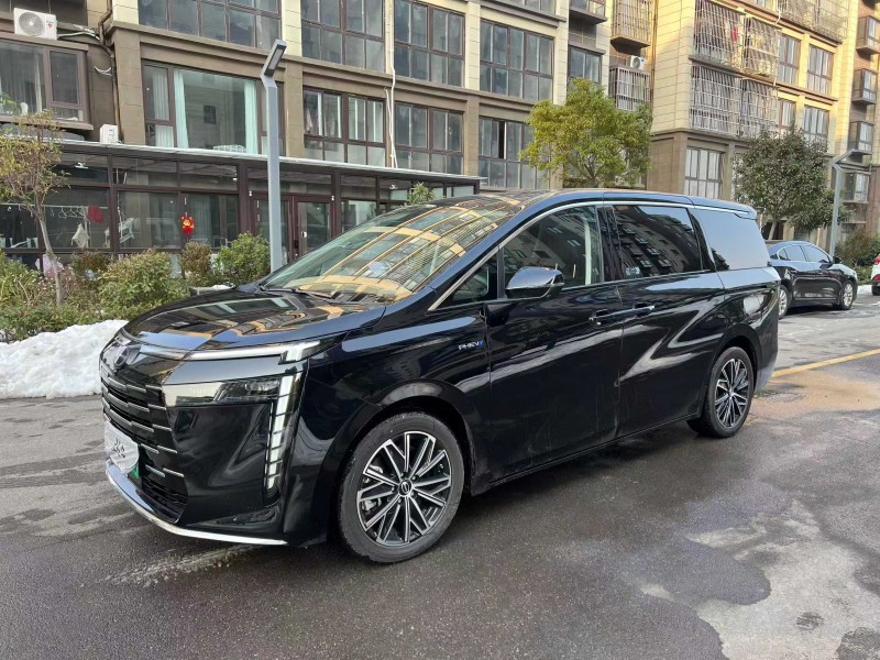 徐州25年传祺E82