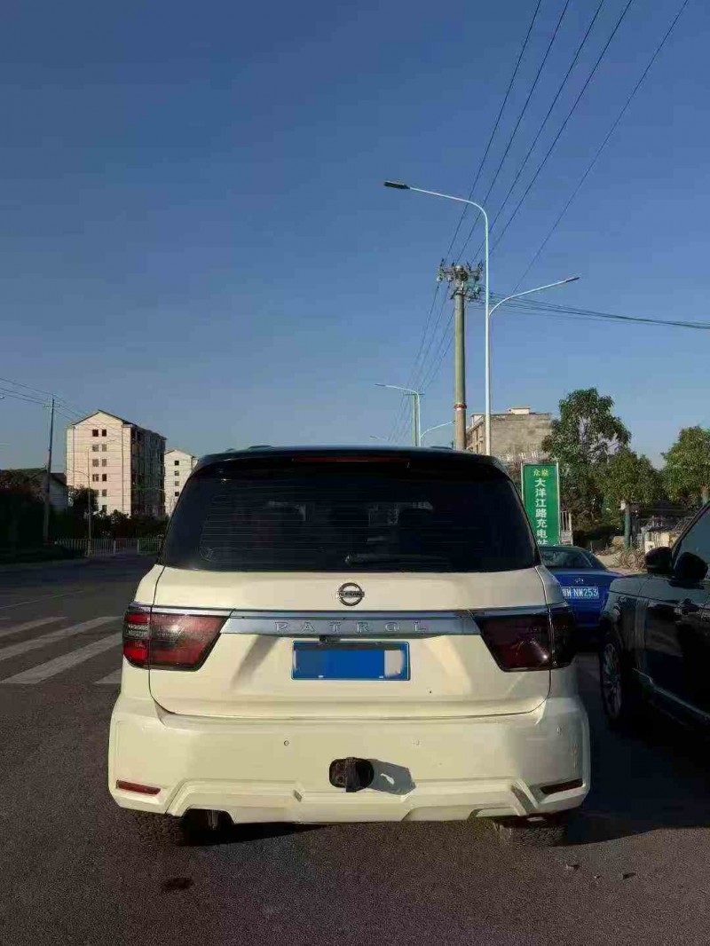 衡阳19年日产途乐8