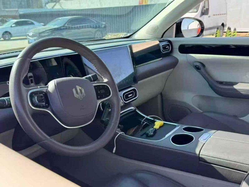 淄博24年零跑汽车C114