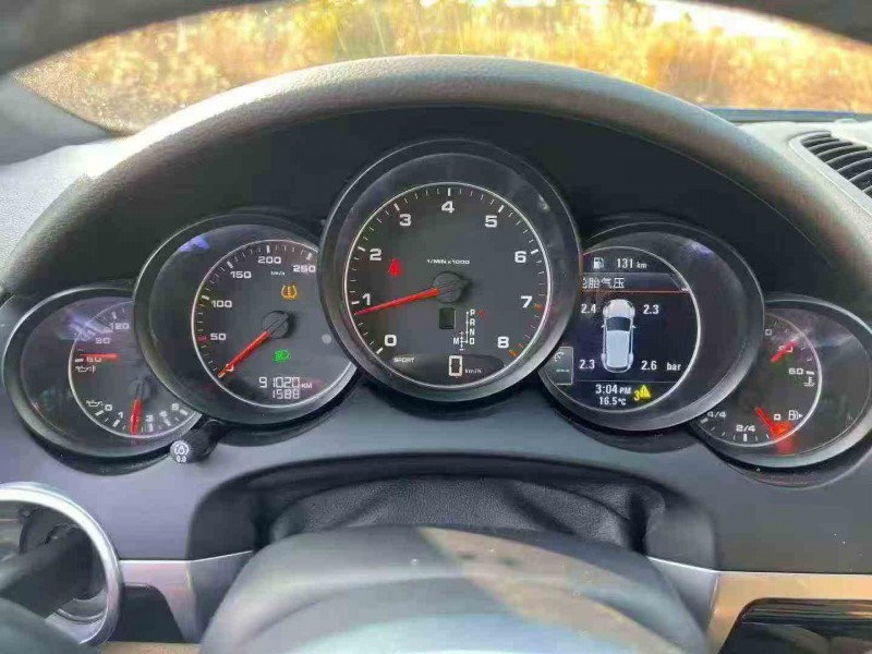 张家界17年保时捷卡宴4