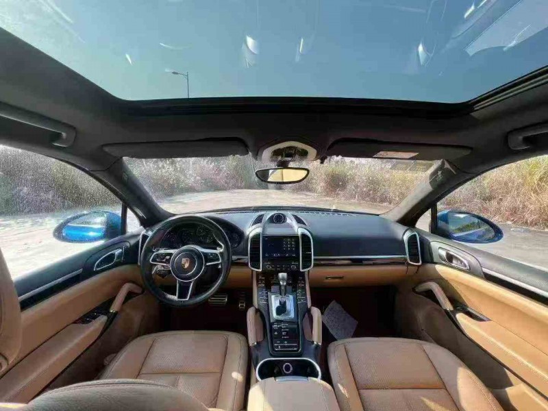 张家界17年保时捷卡宴5