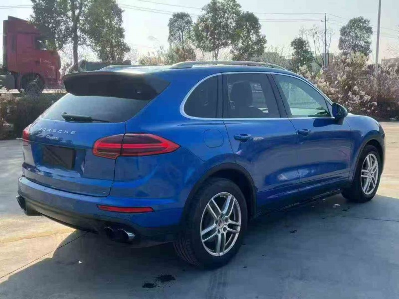 张家界17年保时捷卡宴7