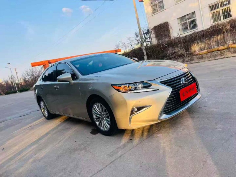 烟台18年雷克萨斯ES2