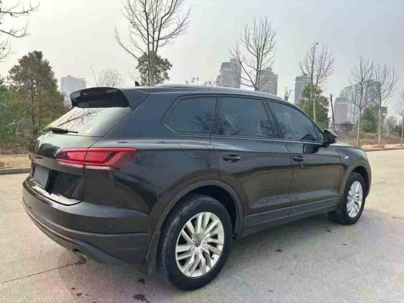 张家界21年大众途锐7