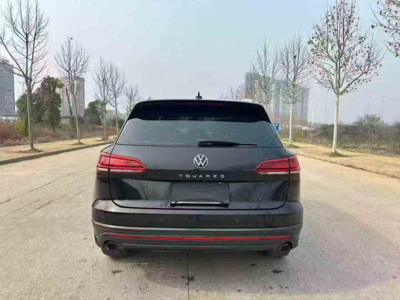 张家界21年大众途锐8