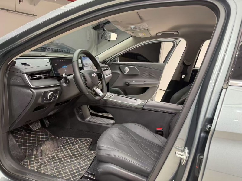 成都25年奇瑞风云5