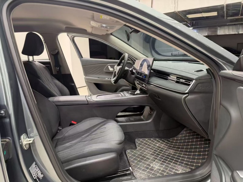 成都25年奇瑞风云6