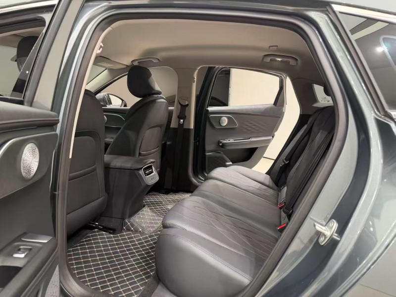 成都25年奇瑞风云7