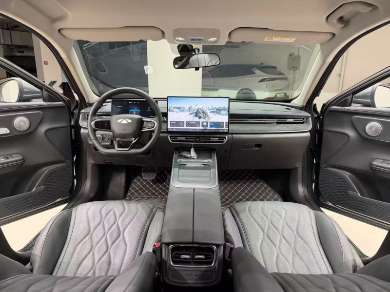 成都25年奇瑞风云8