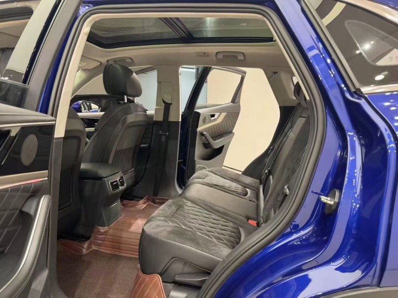 成都20年红旗HS56