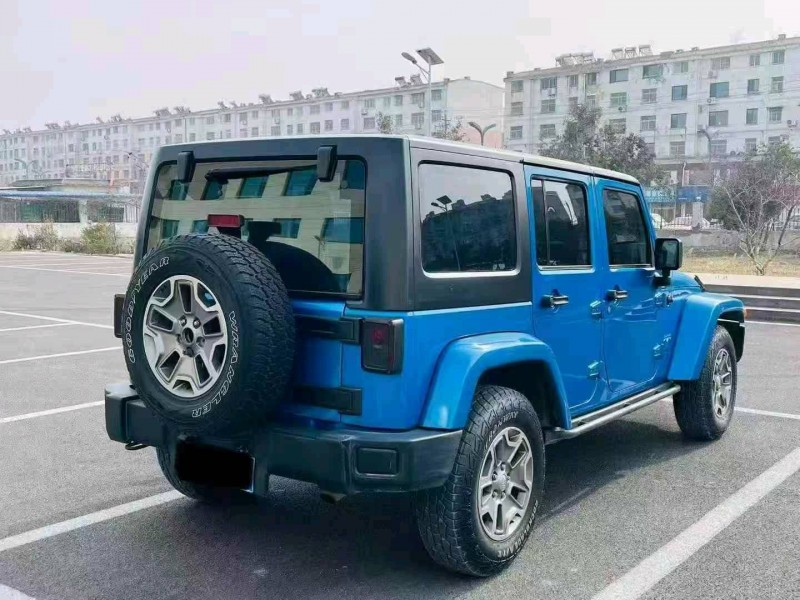 济宁17年Jeep牧马人8