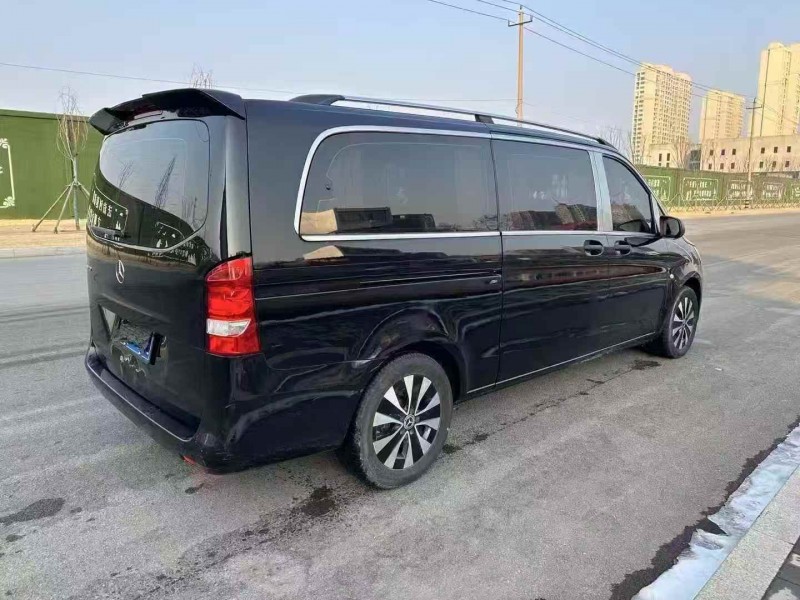 济宁23年奔驰威霆7