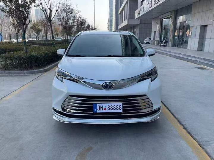 济宁22年丰田塞纳1