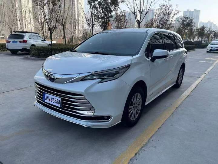 济宁22年丰田塞纳2