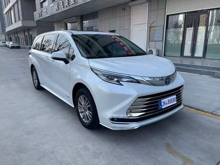 济宁22年丰田塞纳3