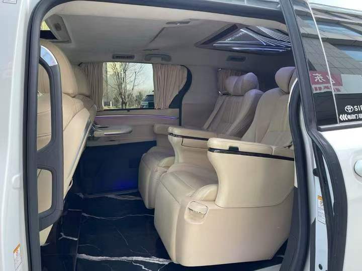 济宁22年丰田塞纳5