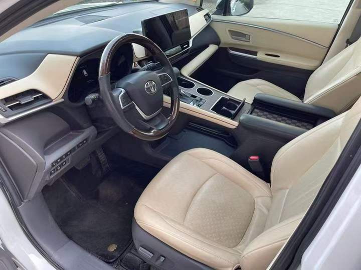 济宁22年丰田塞纳6