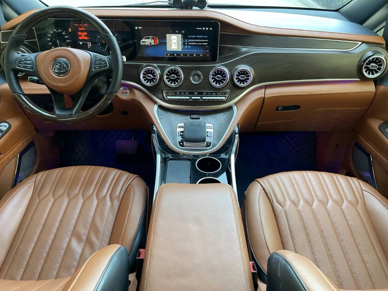 济宁23年奔驰威霆7