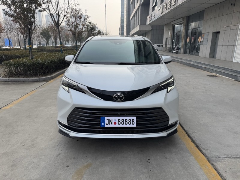 济宁24年丰田塞纳1