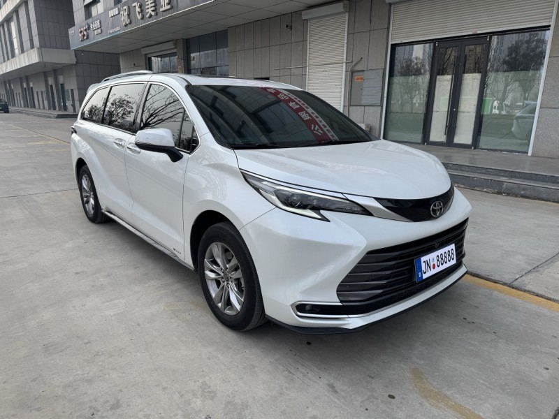 济宁24年丰田塞纳3