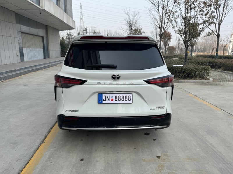 济宁24年丰田塞纳9