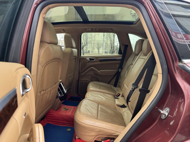 济宁14年保时捷卡宴5