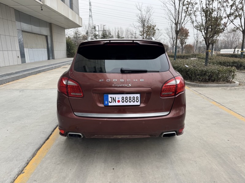 济宁14年保时捷卡宴7