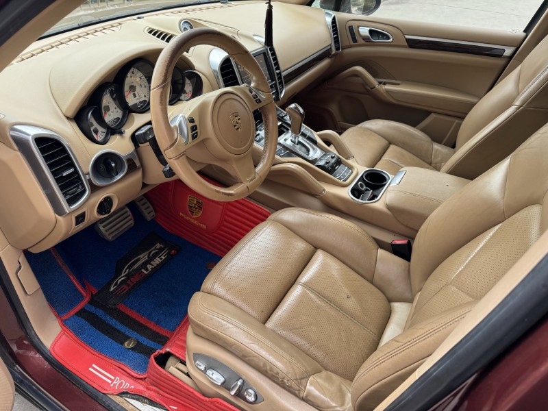 济宁14年保时捷卡宴9