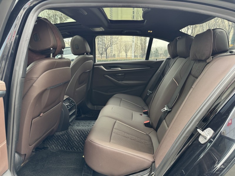 济宁22年宝马5系6