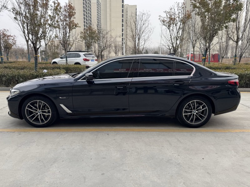 济宁22年宝马5系10