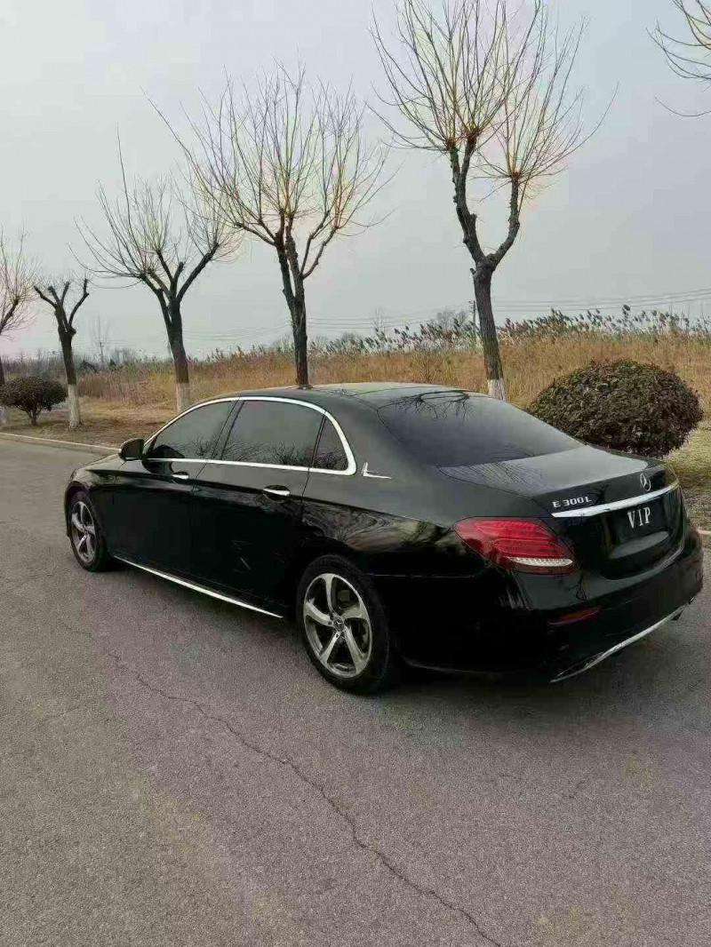 泰安18年奔驰E8